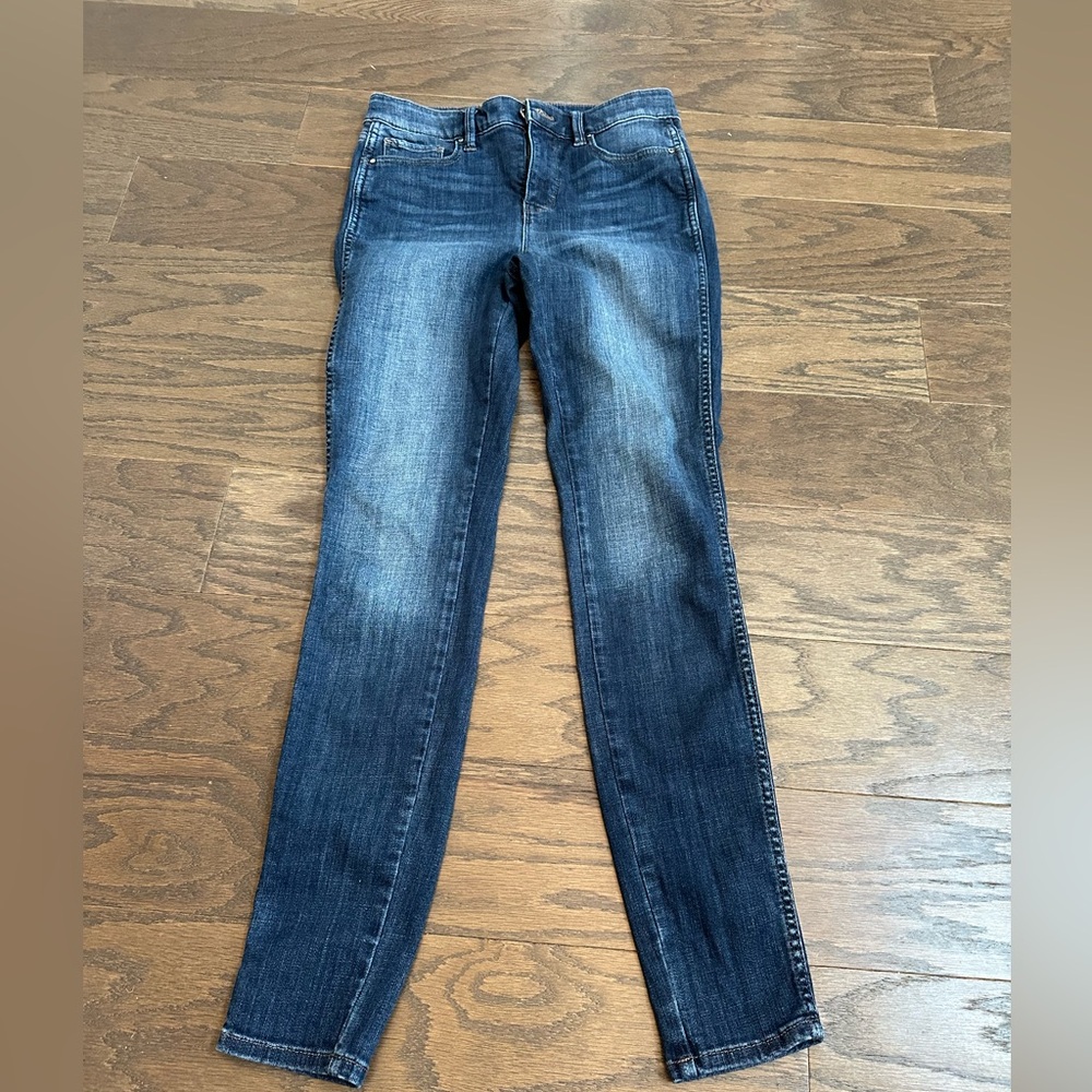 White House Black Market Skinny Extra High Rise Jeans in size 00
